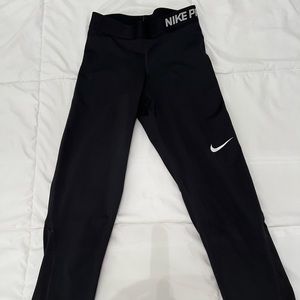 Nike pro capri leggings